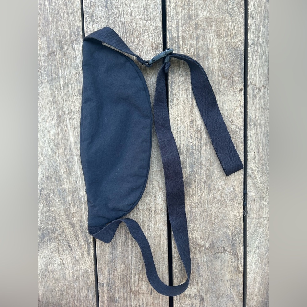 Athleta Kinetic Sling Bag Cross Body Small Purse Waist Belt Fanny Pack in Black - Picture 5 of 10